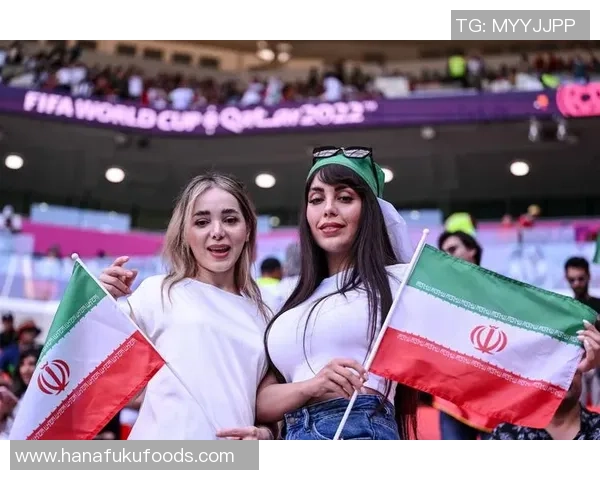 世界杯球星女友惊艳亮相足球场引热议 球迷纷纷点赞纷纷猜测背后故事 世界杯球星女友惊艳亮相足球场引热议 球迷纷纷点赞纷纷猜测背后故事