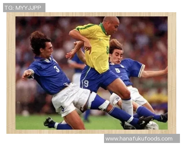 足球历史上十位最具影响力的传奇球星及其辉煌成就回顾